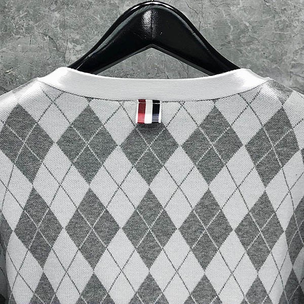 ☆超人気☆トムブラウン 偽物 クラシック Vネック カシミアカーディガン toj15307